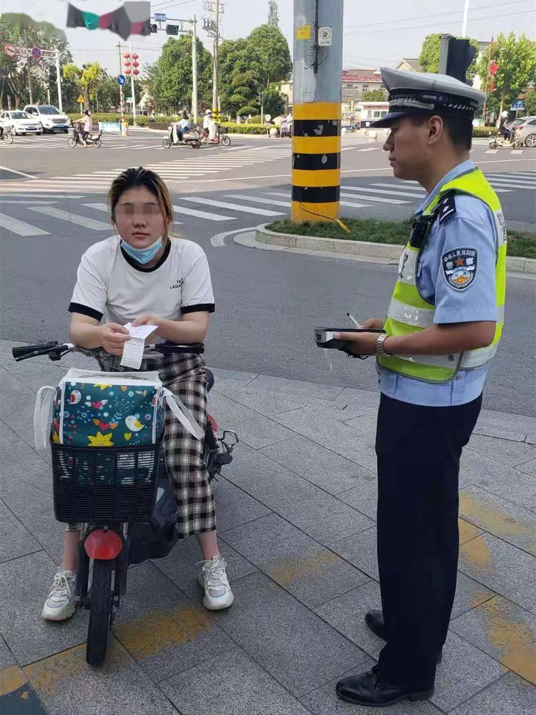又一批高邮这些驾驶电动车不戴头盔被曝光有男有女