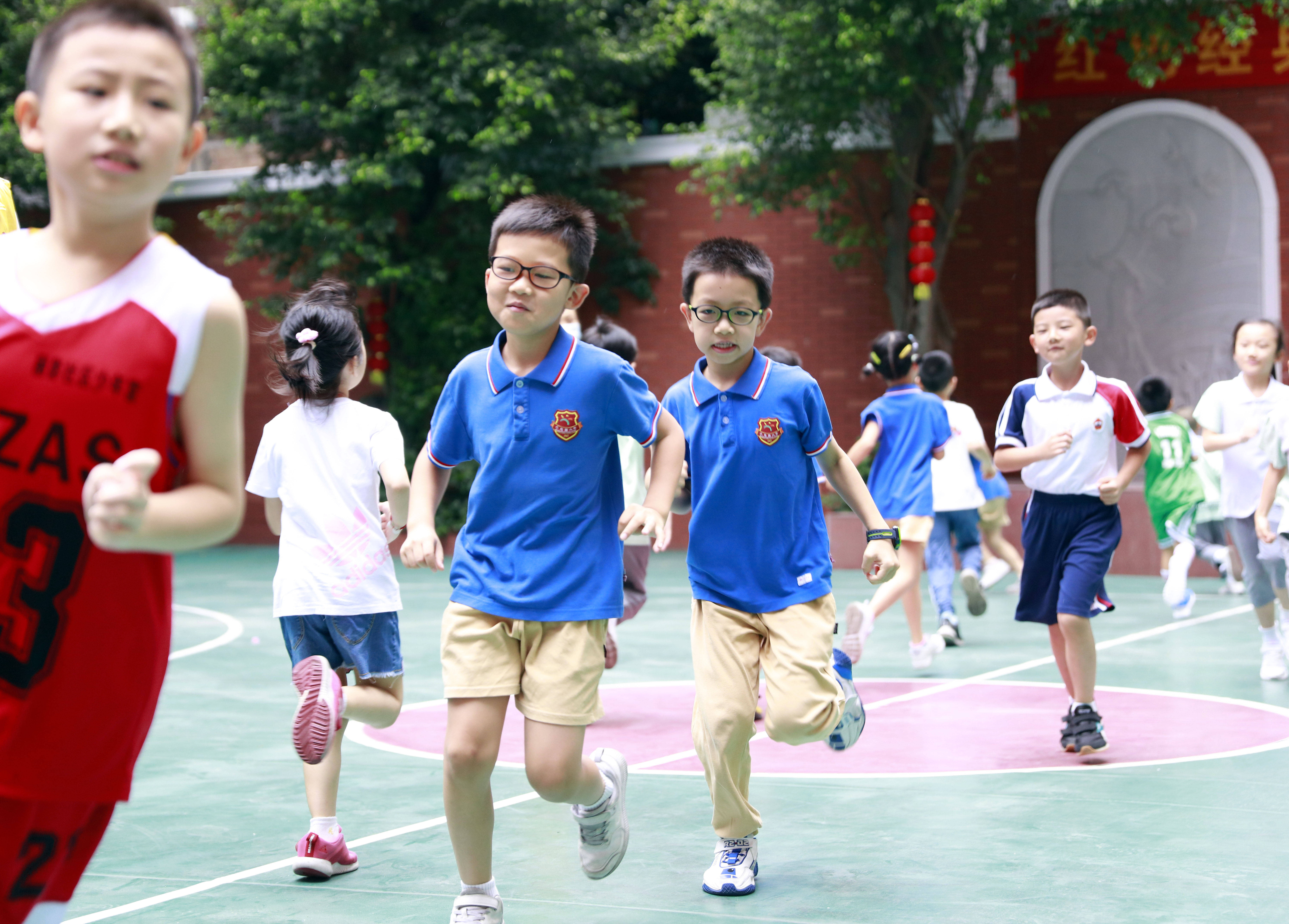 广州试点小学生暑期校内托管服务工作