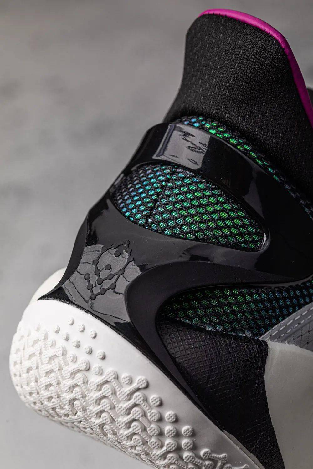 后跟|李宁低帮出神鞋!音速 9 Low 造型更犀利!透气大升级!