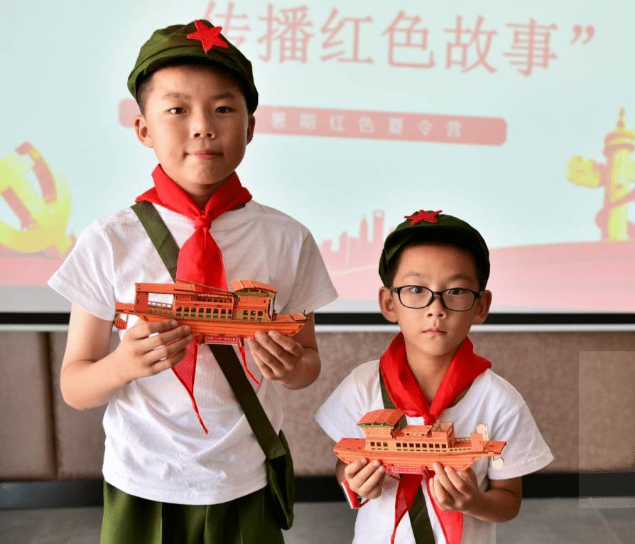 大家一定会以崭新的面貌,昂扬的斗志迎接每一次挑战,争做党的"红孩子"