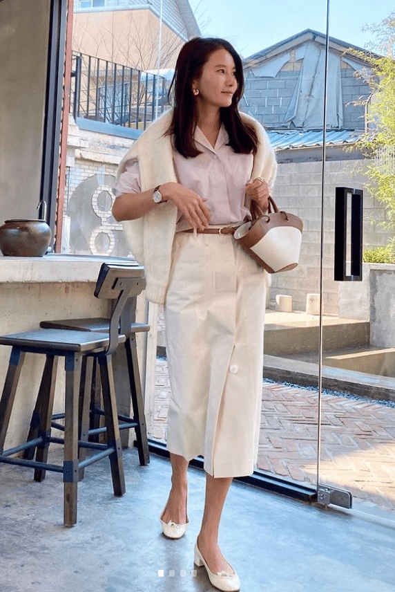 深颜色衣服搭配什么上衣好看 b7b6f66a7f974a1ba12475b3db44412e.png