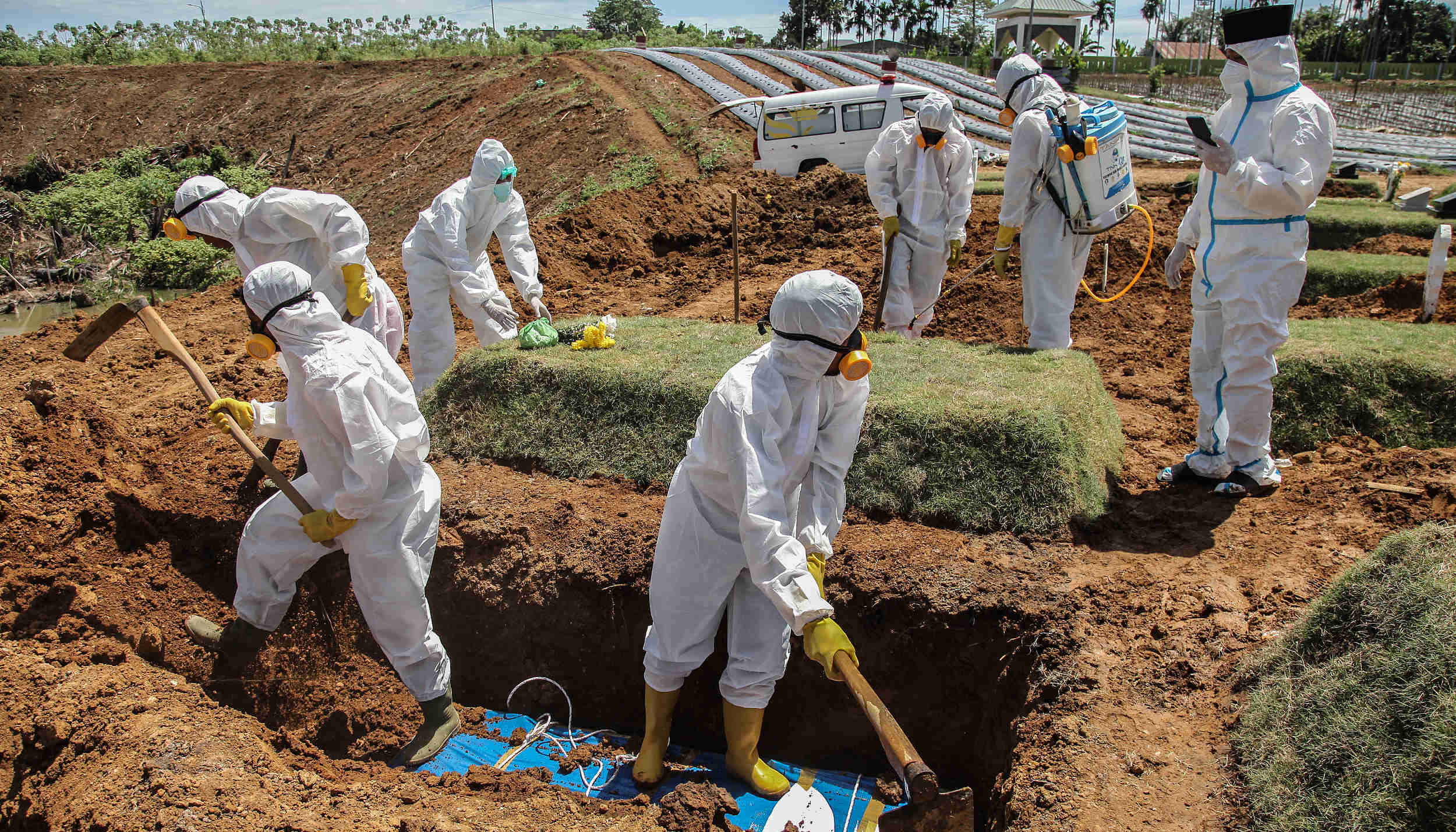 欧美股市重挫道指跌逾700点,58名东京奥运相关人员确诊 | 国际疫情