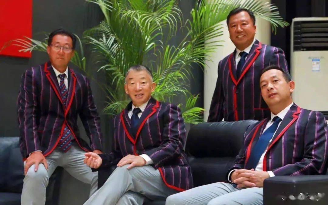 网友|东京奥运会中国队“入场服”终于不是番茄炒蛋了！网友：像酒店迎宾服