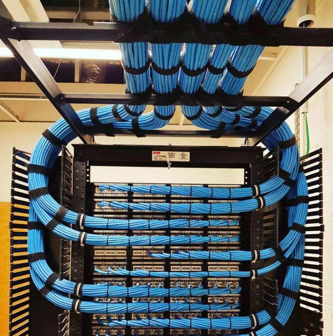 机房最美布线已醉