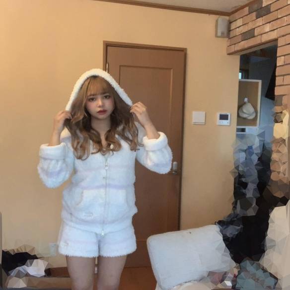 日本混血少女momohaha直播意外吓跑观众