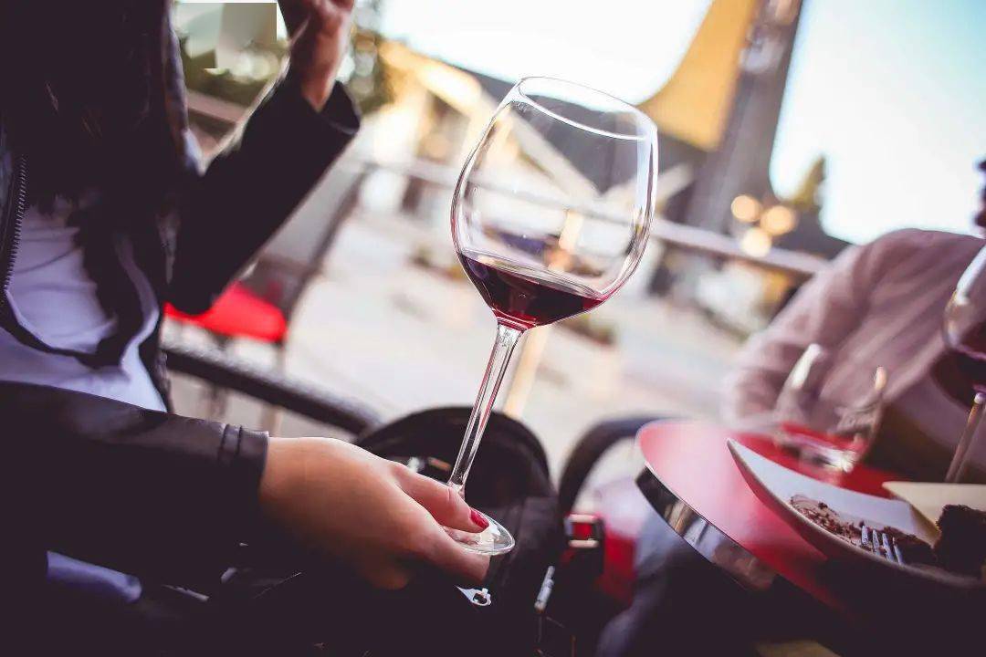 人体|不注意这五点,睡前喝葡萄酒,既不美容,也不养生!
