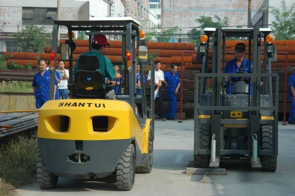 开了叉车,我才知道人生如此艰难._事儿