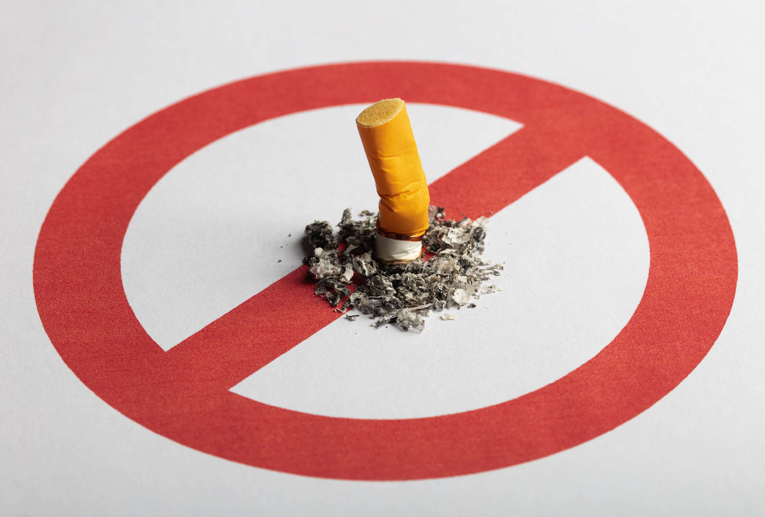 取消烟草捐赠和赞助呼声高涨,学界:《慈善法》修订应纳入控烟内容