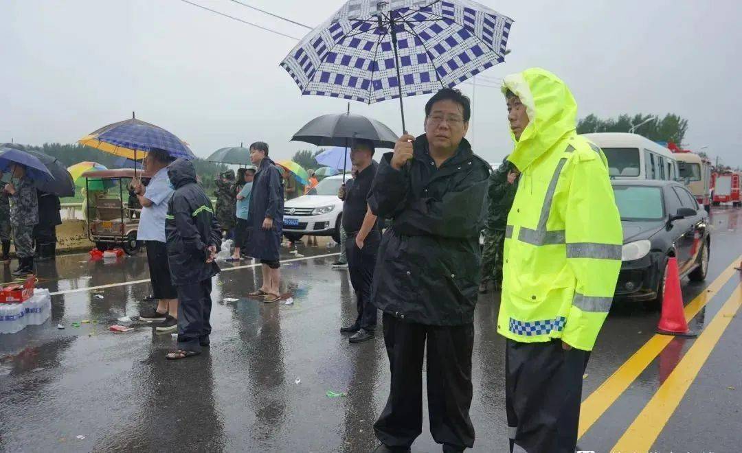 获嘉县公安局暴雨中的坚守