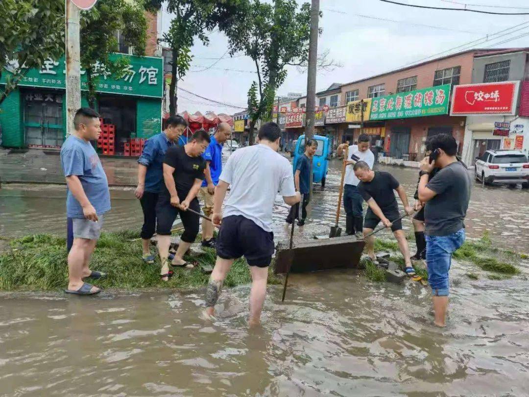 防汛一线汛情不止我们不退