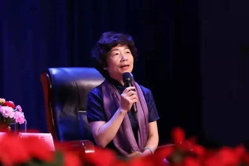 天津市学校家庭教育指导中心副主任 陈秀茹