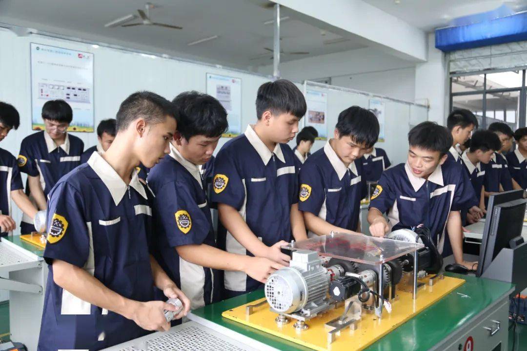 柳州二职校工程机械系回眸十三五奋斗正当时