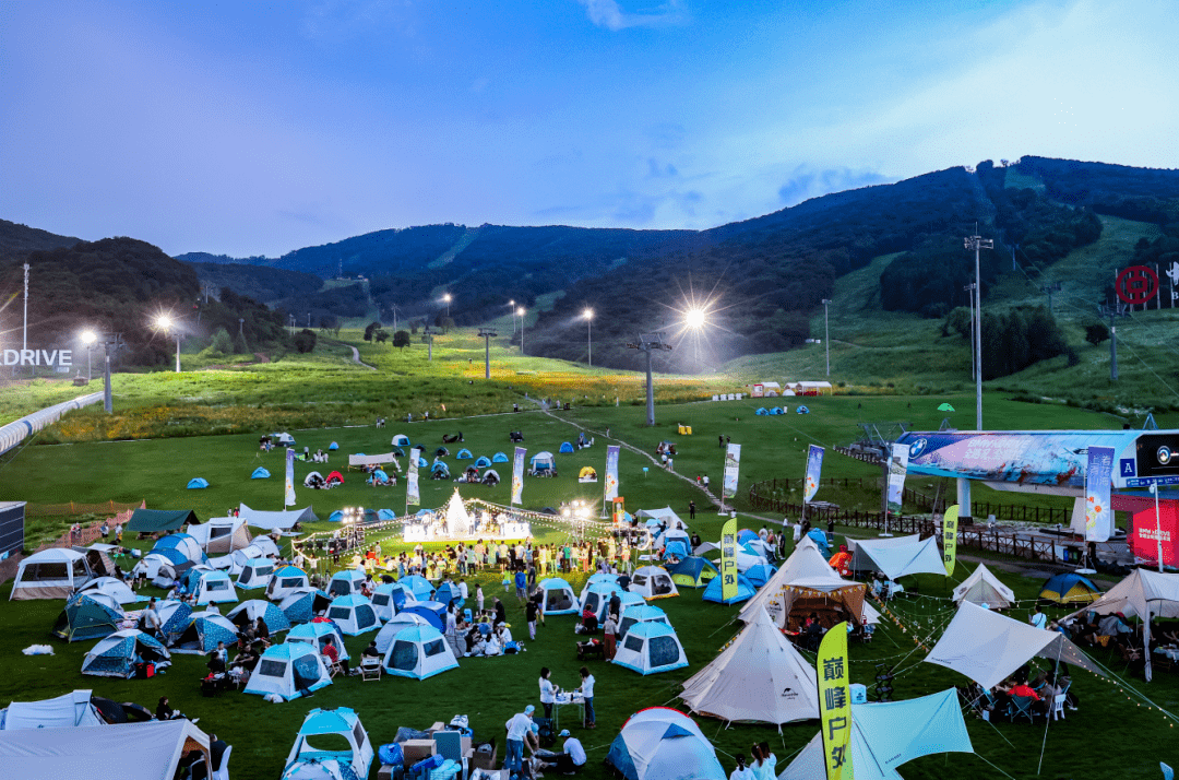 星空夏看奥运松花湖度假区山地露营唤醒对生活的向往
