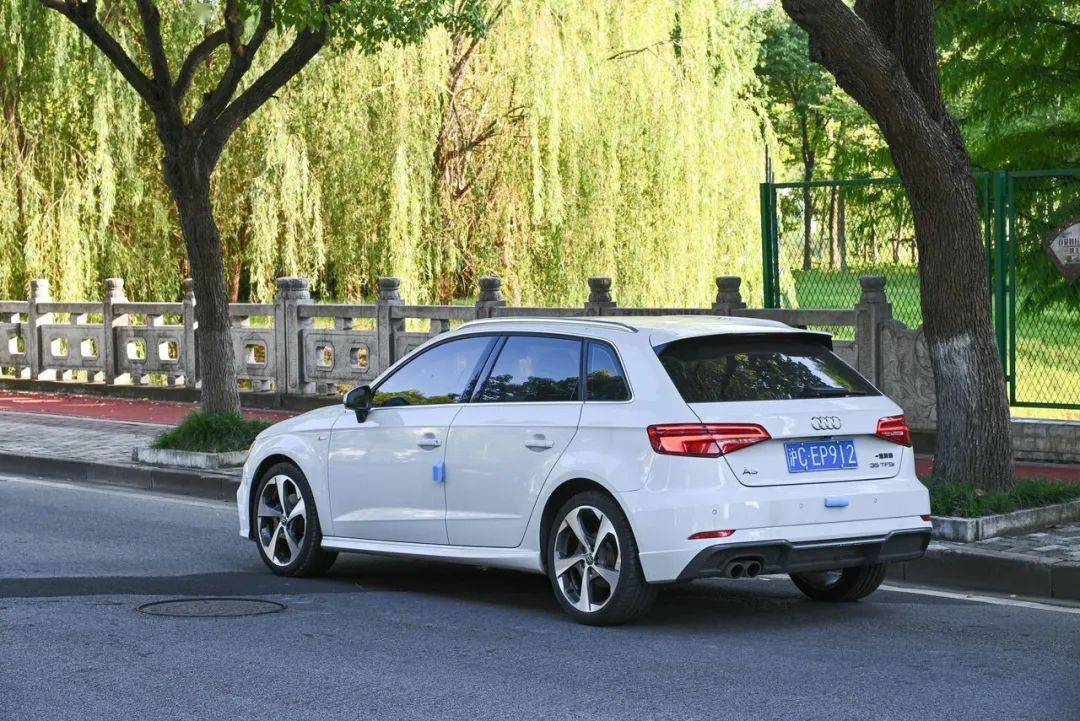 a3 sportback,也就是掀背还带点旅行车感觉的奥迪a3