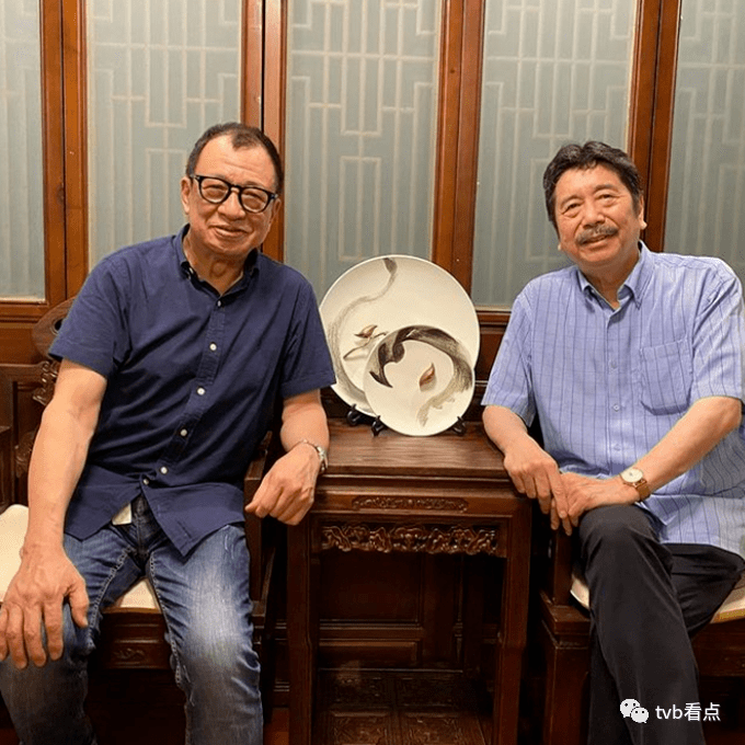 许绍雄与鲁迅长孙罕同框,亲切喊对方表弟,68岁周令飞像极了爷爷_儿子