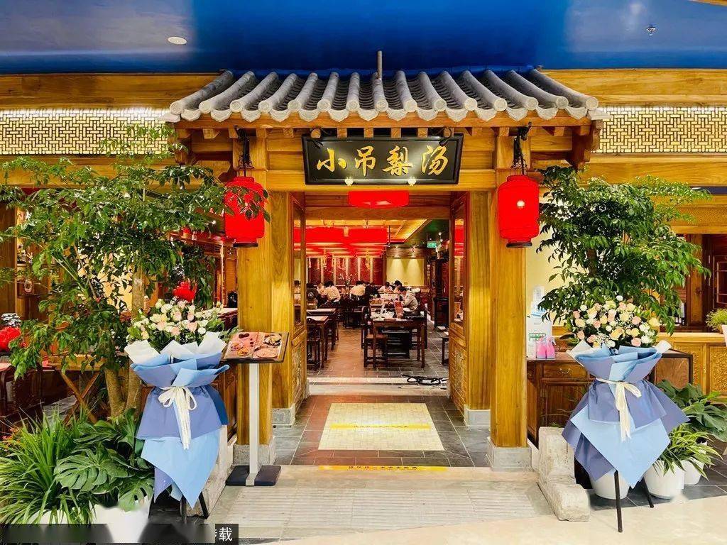 商场里不乏各类美食蔡澜港式点心,大小董,小吊梨汤等70余家餐厅可供