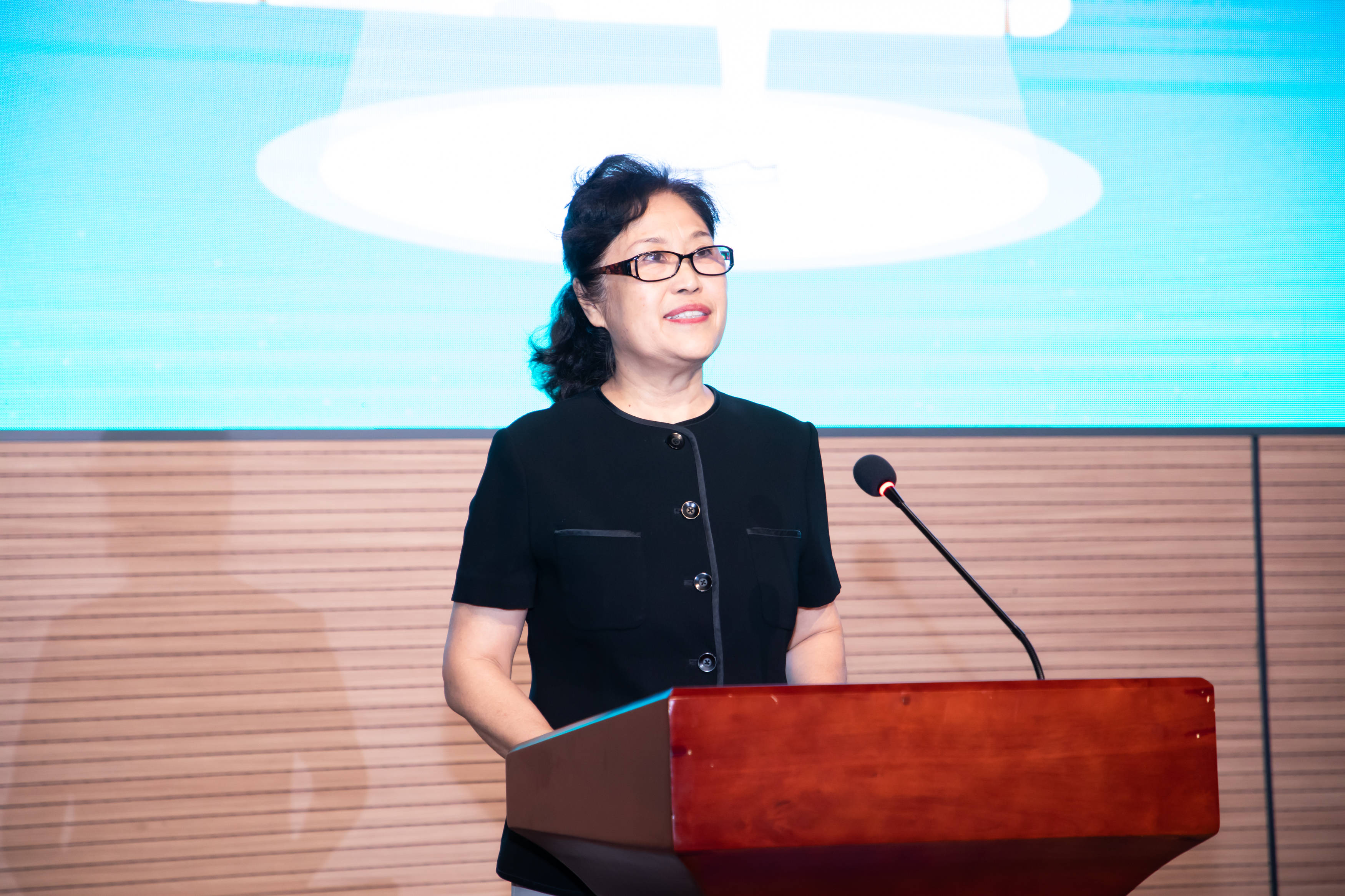 南方报业传媒集团副社长,副总编辑,南方周末报社总裁黄灿致辞