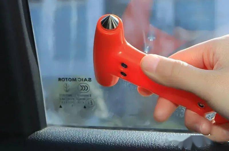 汽车帮汽车落水安全锤能救命