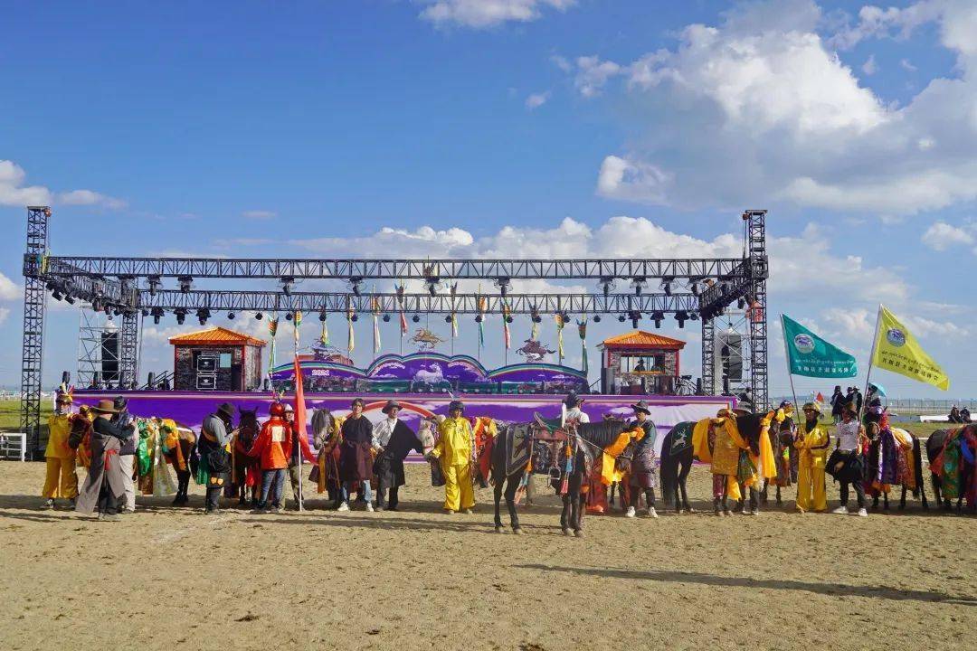 中华民族大赛马·若尔盖县黄河河曲马第九届安多赛马大会开赛