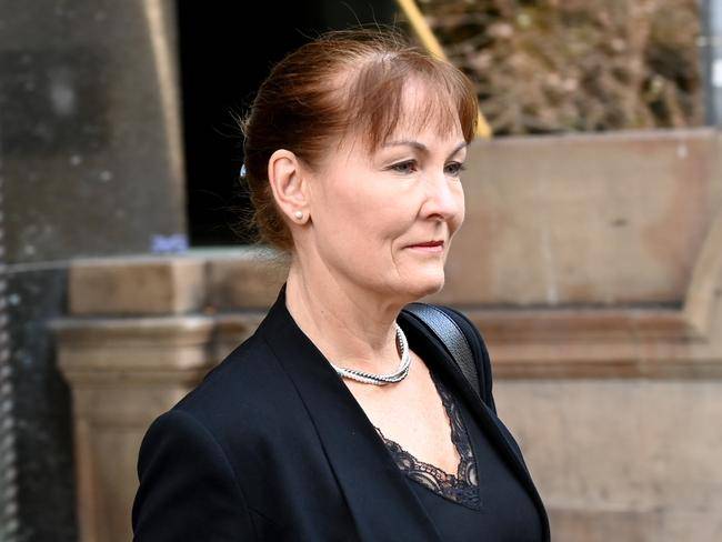 澳教授被控自导自演"被威胁",理由竟是为要学校停掉中医课_戴安妮·乔