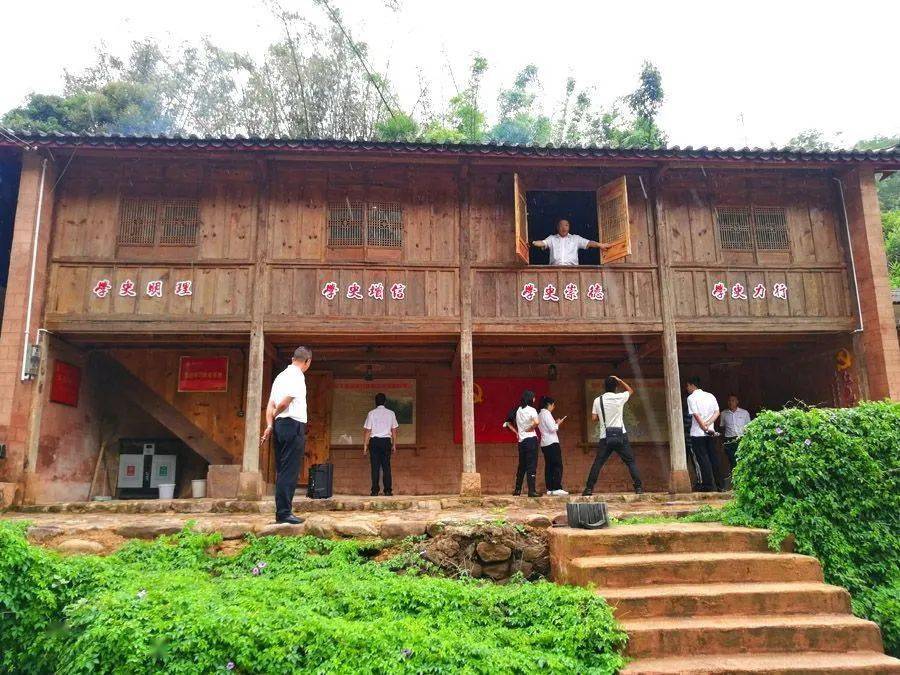 关注茶马古道上红色驿站坡脚村