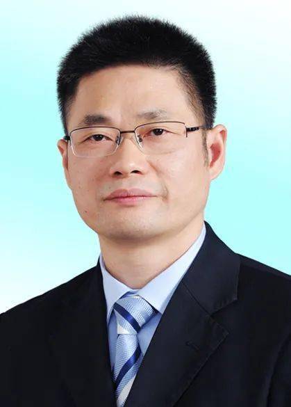 在深圳市慢性病防治中心门诊部,在药房工作28年的刘荣丰就是靠着这一