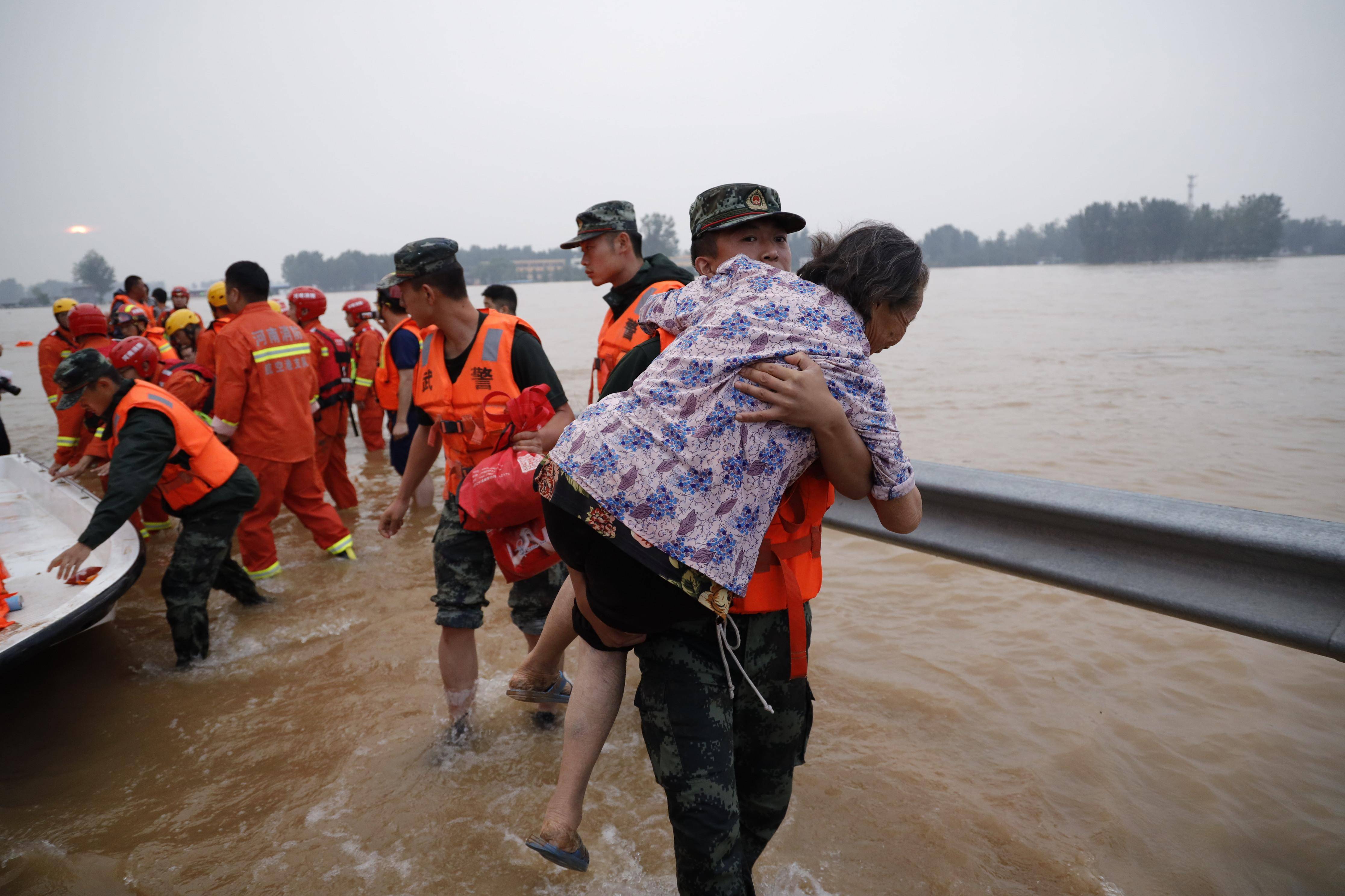 河南抗洪救灾图片高清图片