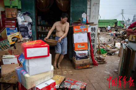 暴雨後的河南鞏義米河鎮 水電仍待恢復 村民積極自救 科技 第2張