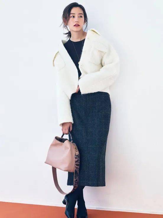 牛仔服|全身写满「我要美」的硬凹感？美貌起点低的姑娘，如何真正穿出松弛美？