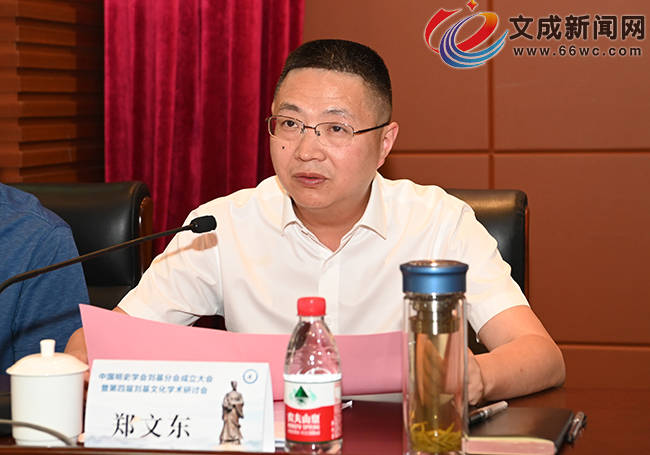 市委常委,宣传部长胡剑谨,县委常委,宣传部长郑文东等出席开幕式并