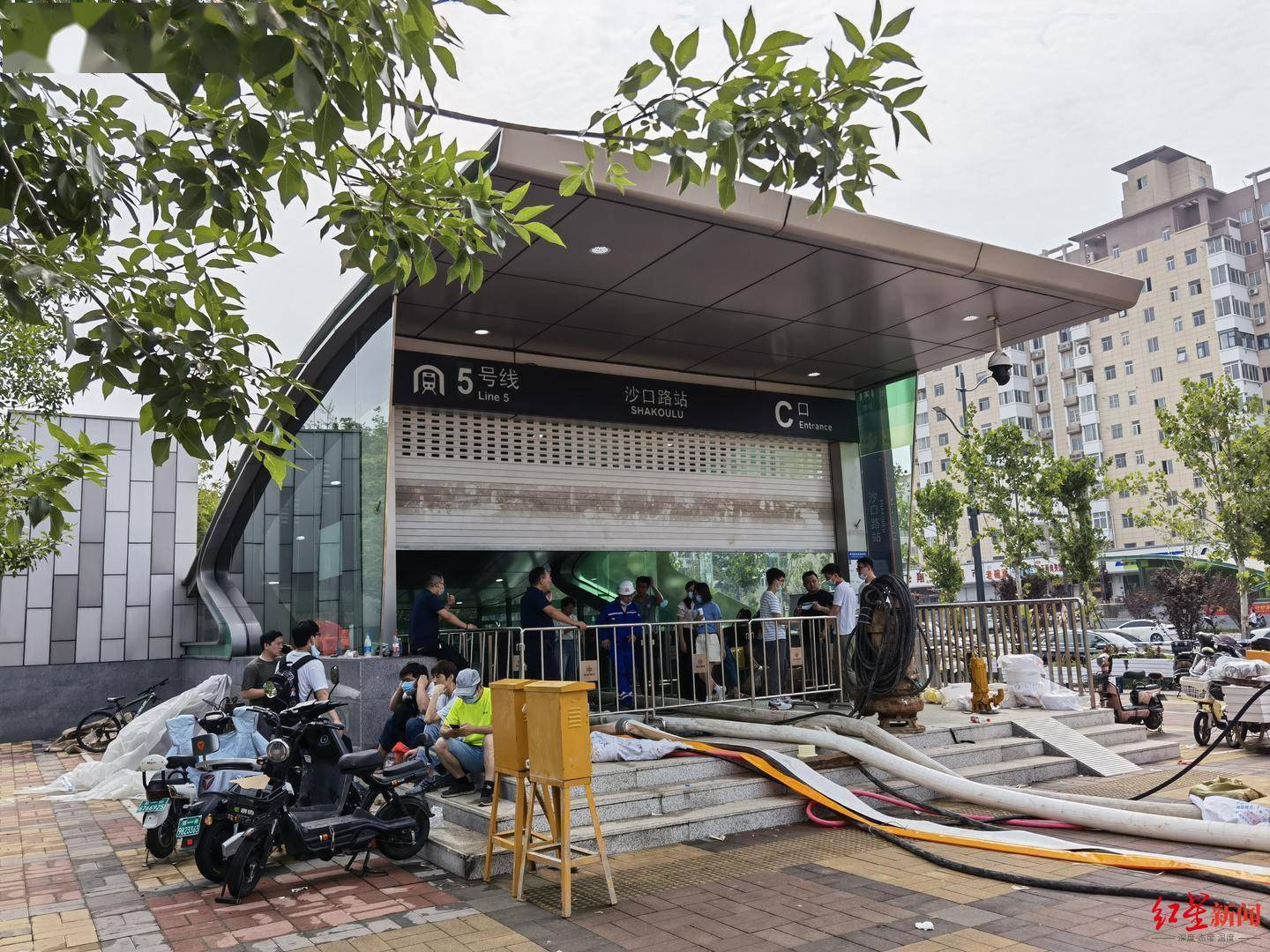 郑州地铁5号线沙口路站正全力排水 隧道内发现一具男性遗体