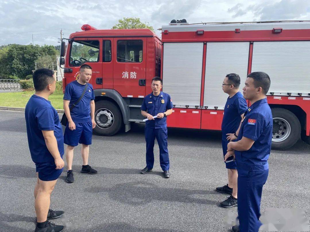 7月21日,金华市消防救援支队汤勇政委深入东阳大队调研指导工作,潘
