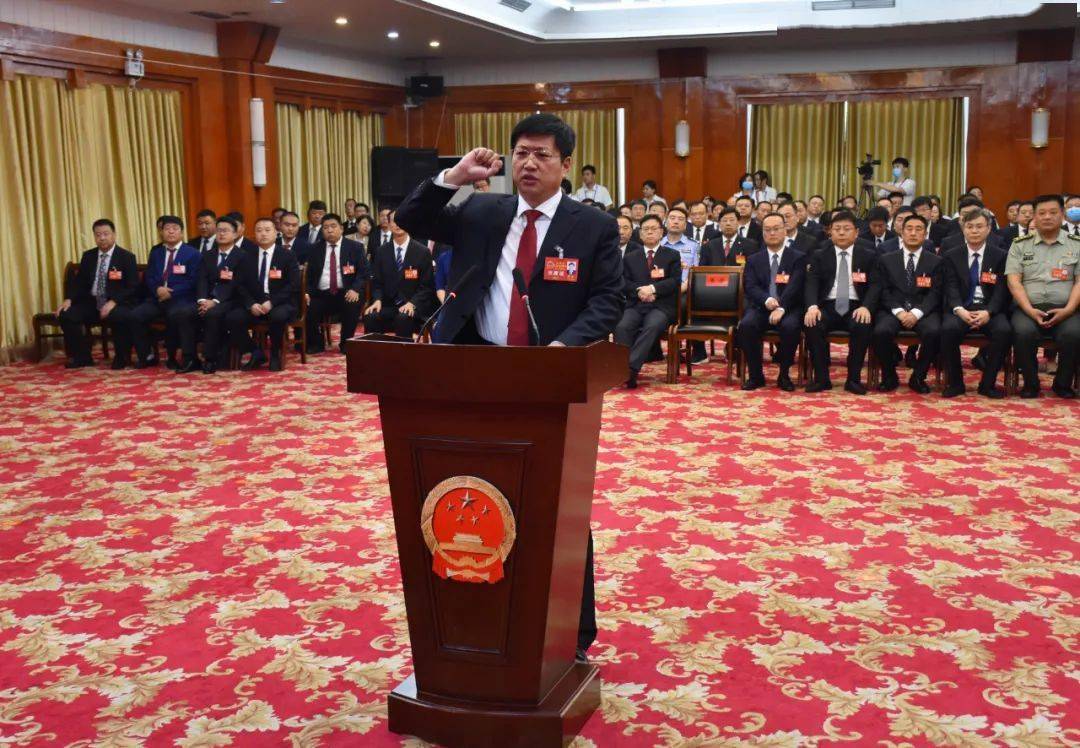 届人大常委会主任路铭,市人民政府市长董志毅,市监察委员会主任尹建东