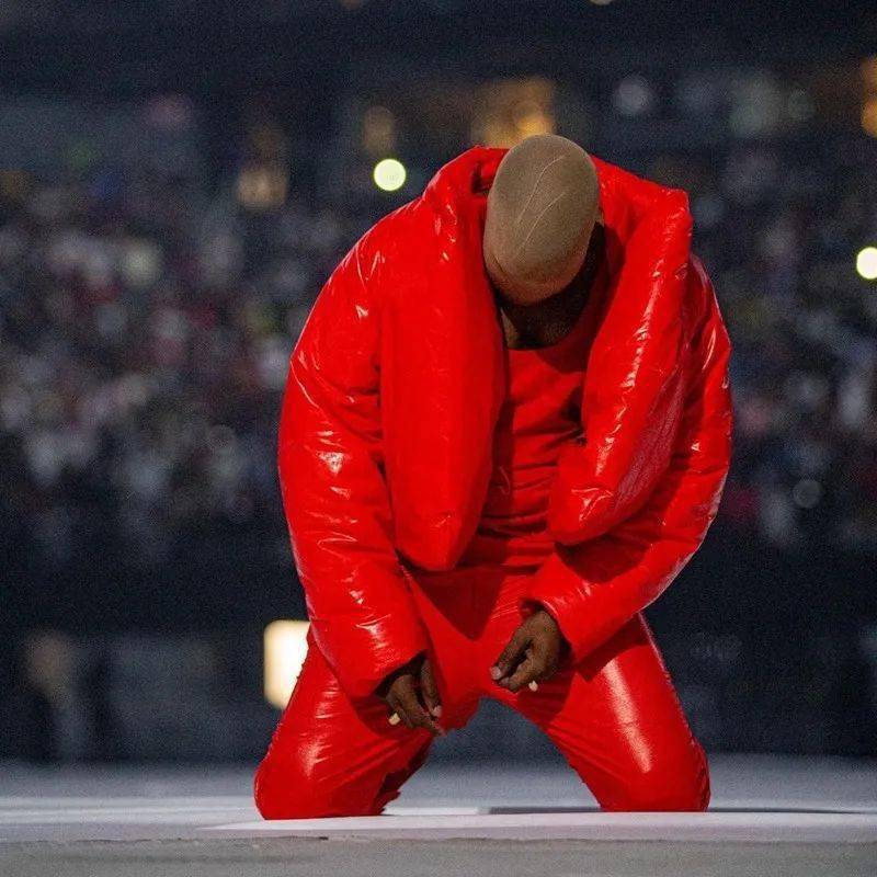 母亲|Kanye 丝袜套头模仿《阿基拉》！Yeezy 新鞋型完整曝光！