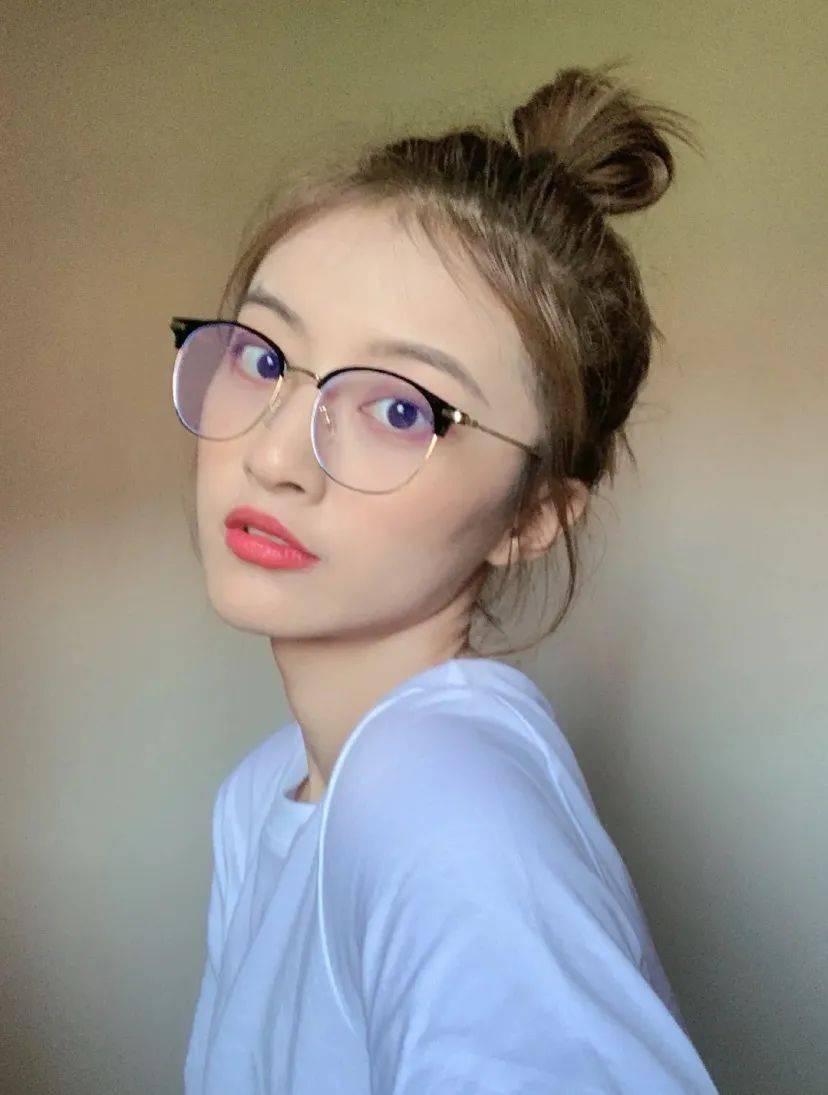 三十的女人戴什么眼镜 4f01a680746945e7b777e2ee65b1d8e5.jpeg