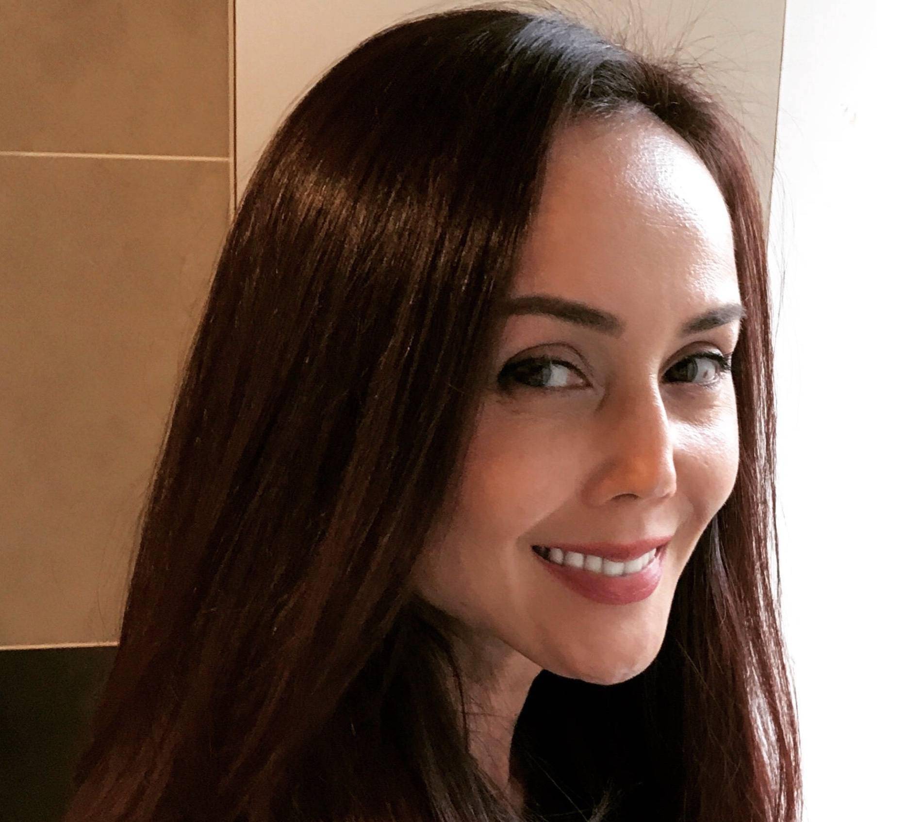 原创最美亚姐韩君婷破产后生活拮据做网红带货搬货卸货也亲力亲为