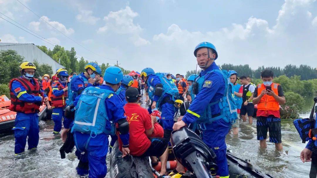 霞浦县蓝天救援队驰援河南灾区最美逆行者