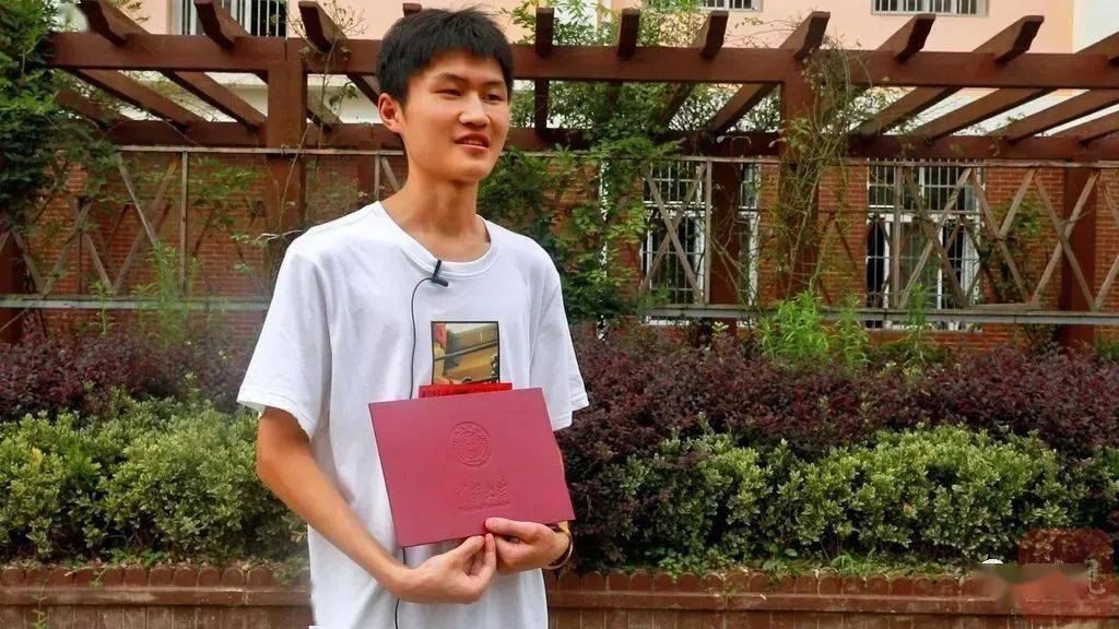 太棒了大凉山深处这所中学今年再次考出清华学生