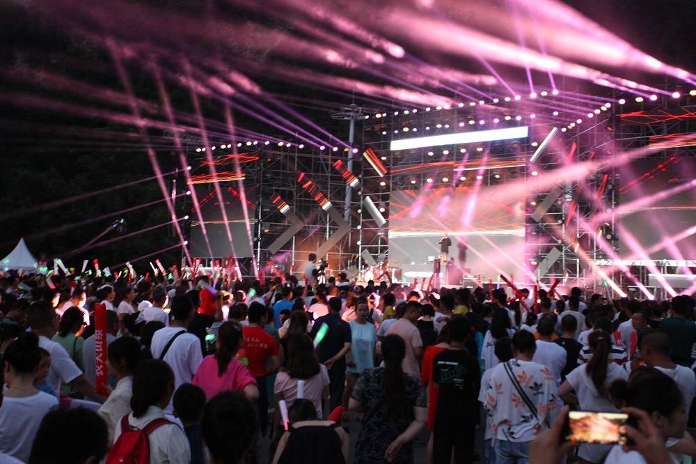 重庆金佛山夏日狂欢雪花啤酒音乐节开幕啦