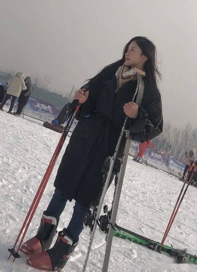 到她的内在后不禁自叹成熟稳重且三观比五官正所以说这种外柔内刚的