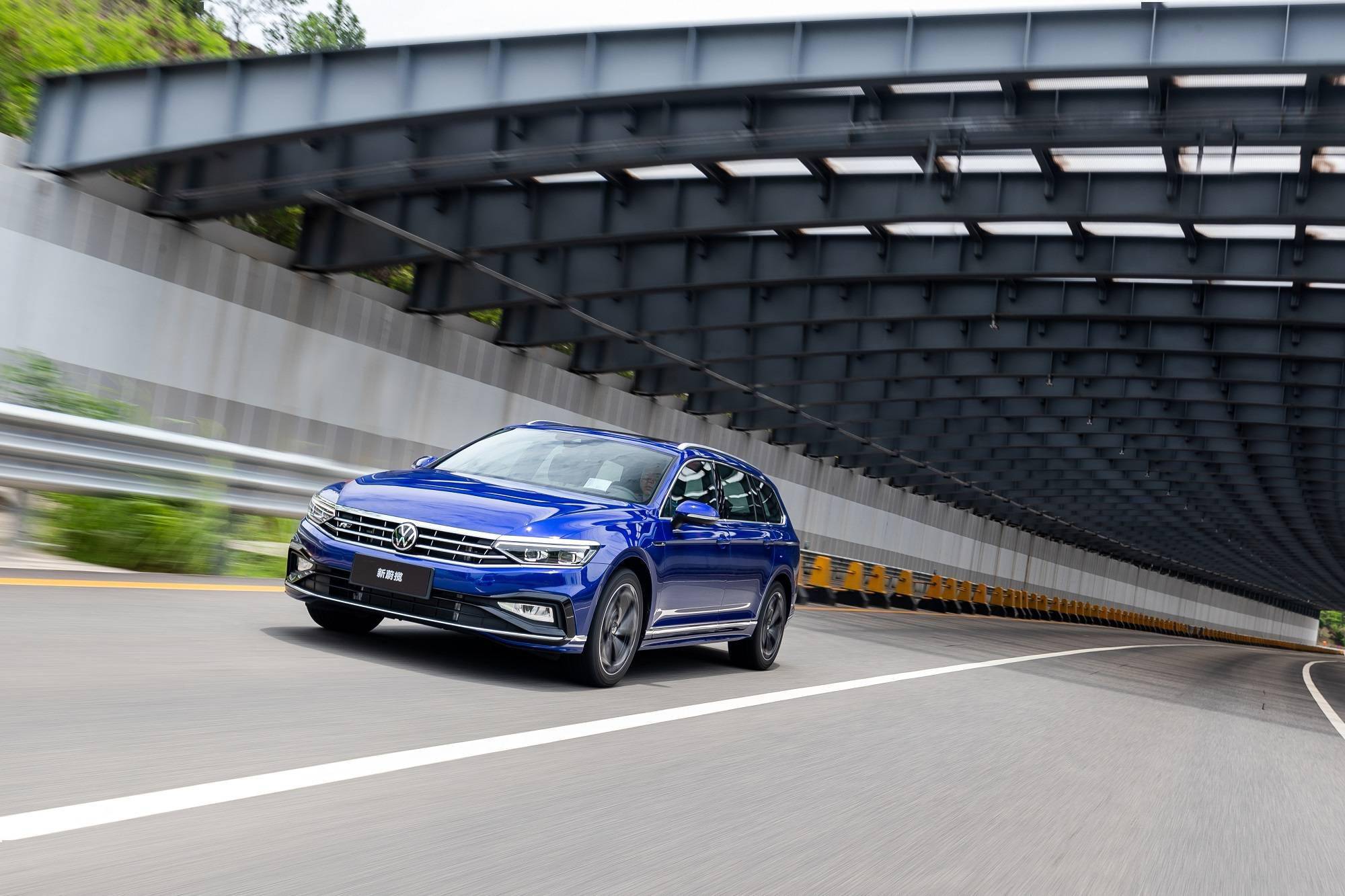 增魅影蓝配色大众新蔚揽旅行轿车预售268万起