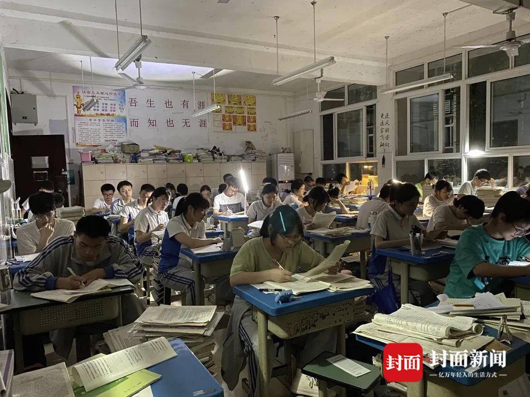 连续七年刷新高考纪录四川富顺二中生源低进高出实现历史性突破