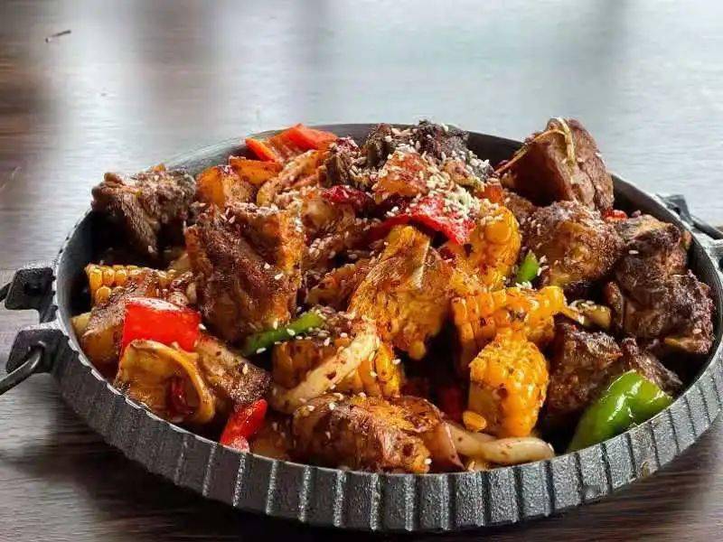 常说"人间烟火气,最抚慰人心",刚察是鱼鸟的天堂,也是美食的天堂.