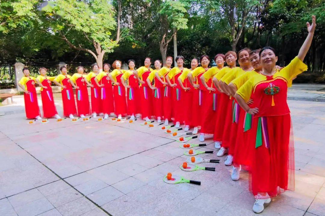 柔力球拍排行_活跃在驿城区民生社区的柔力球队