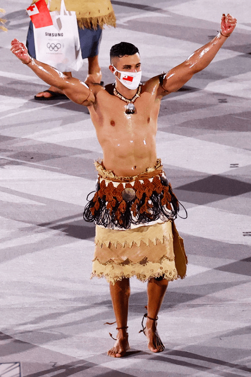 汤加肌肉男旗手,半果出场惊艳全球,这肉体太可了!_皮塔