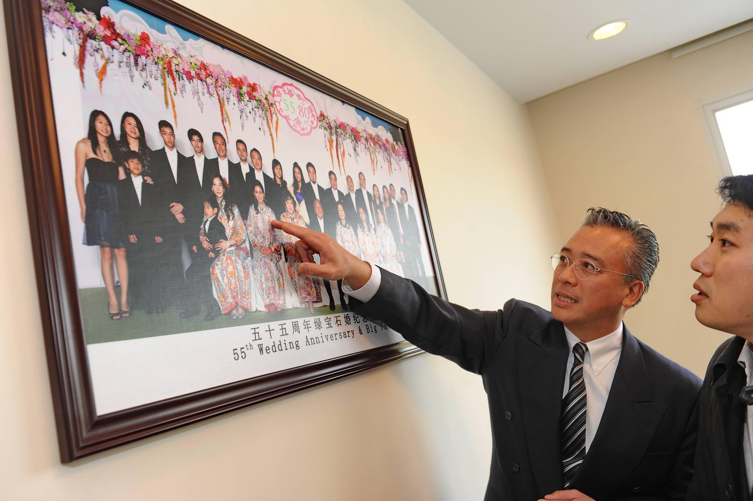 (李锦记第四代传人——李惠中)因为,李慧中正是直销公司无限极的创始