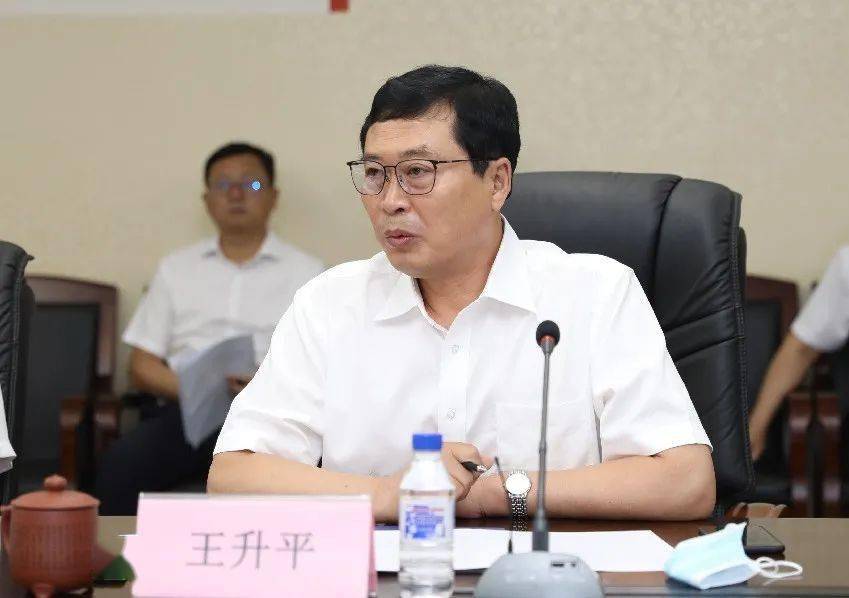 (梅河口市中心医院院长王升平讲话)于艳玲从五个方面详细介绍了梅河口