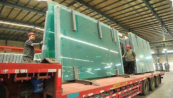 玻璃期货跌破2800元关口,相关上市公司掀跌停潮