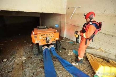 遥控|消防员遥控供排水机器人排涝