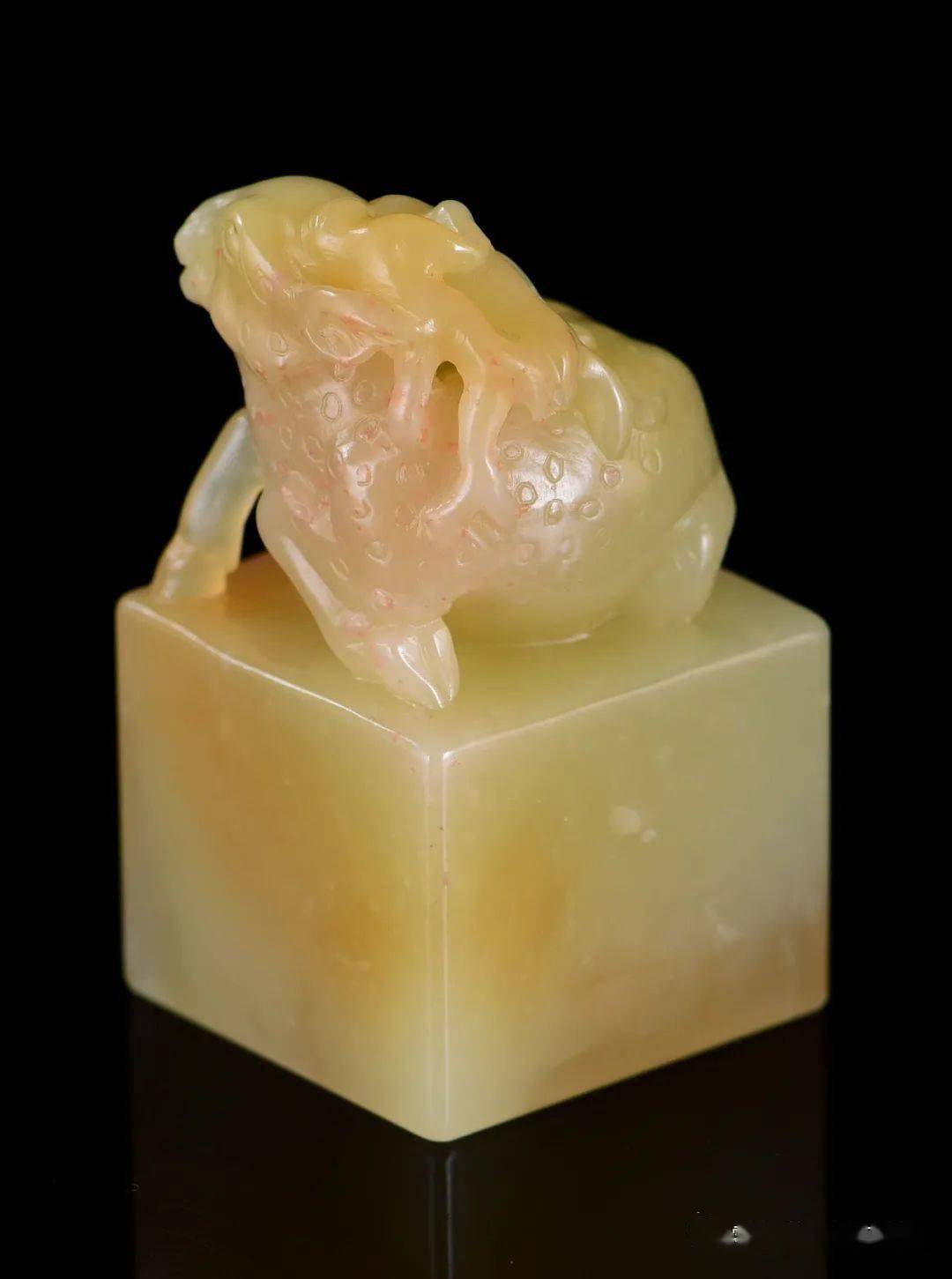 年出生于福建罗源,2010年跟从叶锦齐学习寿山石雕刻,从博古开始学